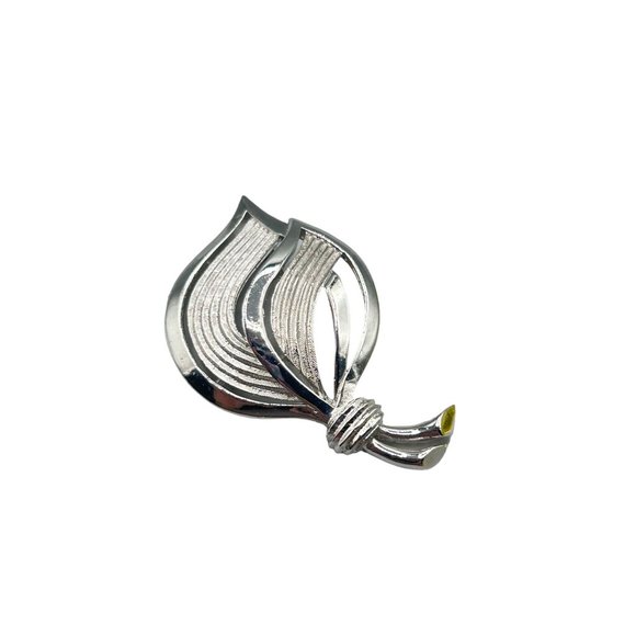 Vintage Signed Trifari Leaf Brooch Textured Silver Tone Classic & Elegant Design - Picture 1 of 7